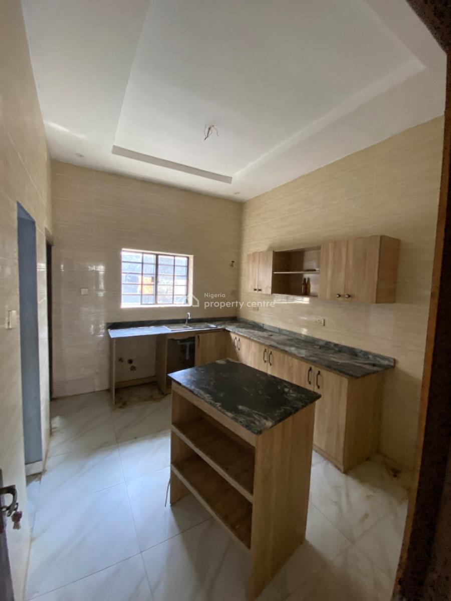 Well Maintained 2 Bedroom Flat, Golf Road, Lakowe, Ibeju Lekki, Lagos, Flat / Apartment for Rent