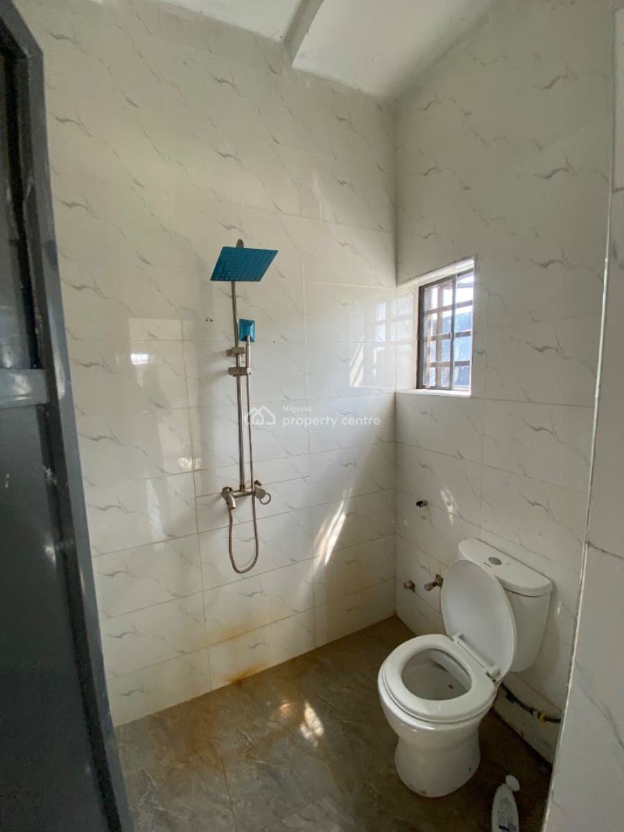 Well Maintained 2 Bedroom Flat, Golf Road, Lakowe, Ibeju Lekki, Lagos, Flat / Apartment for Rent