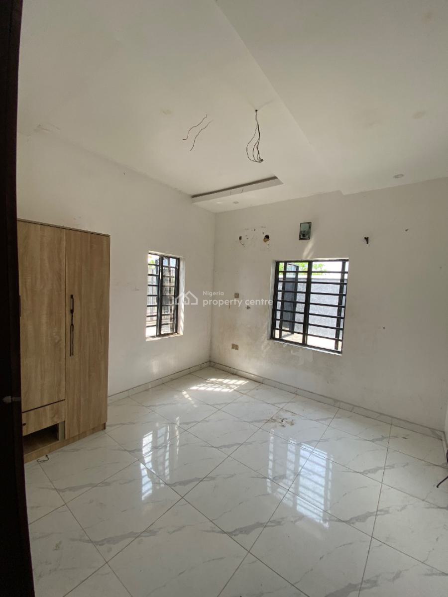 Well Maintained 2 Bedroom Flat, Golf Road, Lakowe, Ibeju Lekki, Lagos, Flat / Apartment for Rent