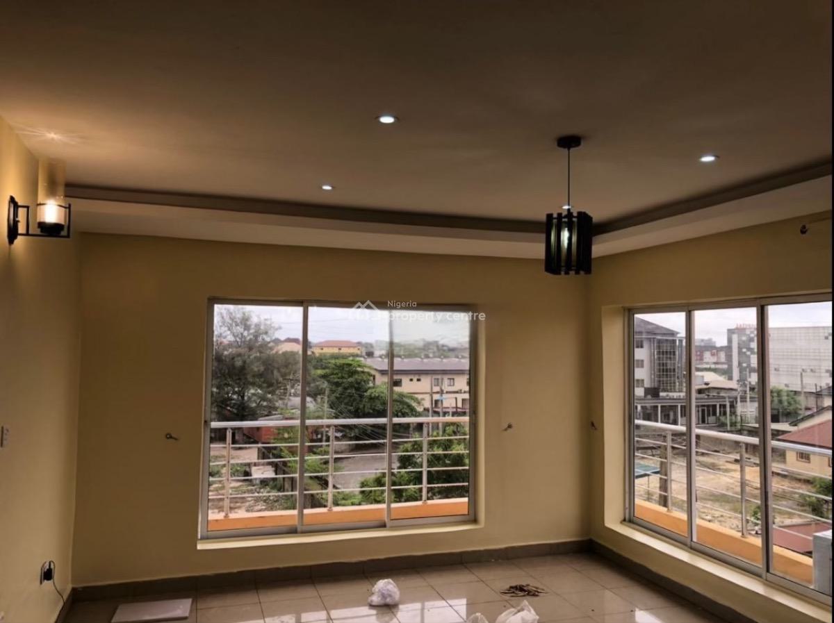Spacious 3 Bedroom Apartment with Bq, Lekki Phase 1, Lekki, Lagos, Flat / Apartment for Sale