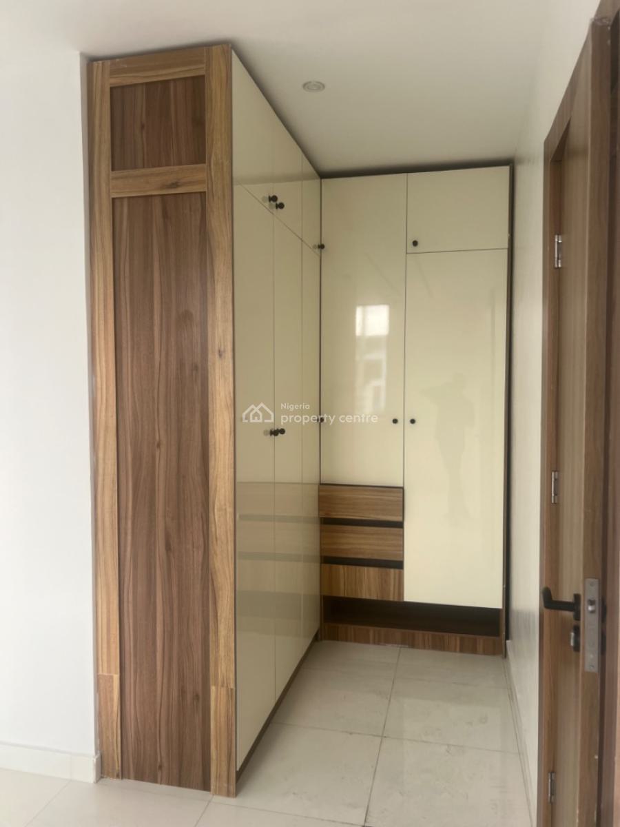 Contemporary 2 Bedroom Apartment with Elevator , Pool & Gym ️, Lekki Phase 1, Lekki, Lagos, Flat / Apartment for Sale