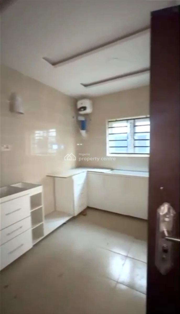 2 Bedrooms Flat, By Gilmore, Tarred Road, Jahi, Abuja, Flat / Apartment for Rent