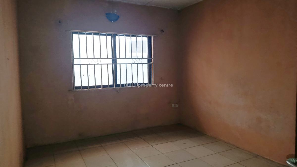 Newly Renovated 3 Bedroom Flat, Upstairs, Off Emmanuel Keshi, Gra Phase 2, Magodo, Lagos, Flat / Apartment for Rent