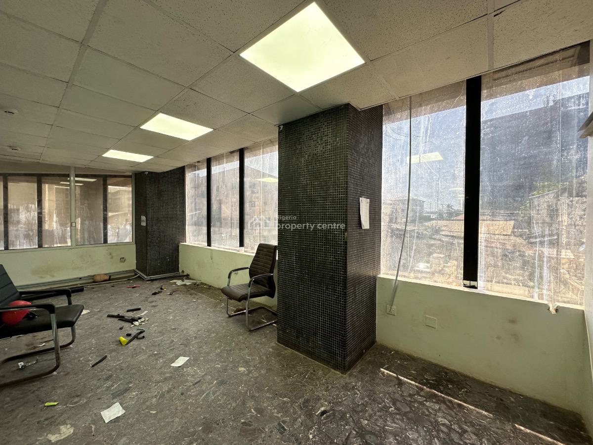 Premium Commercial Property for Lease Measuring 435sqm Land, Marina, Lagos Island, Lagos, Plaza / Complex / Mall for Sale