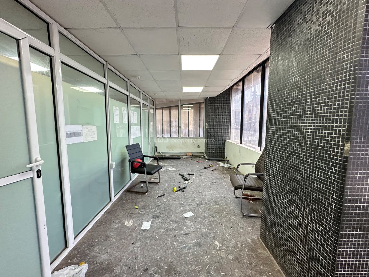 Premium Commercial Property for Lease Measuring 435sqm Land, Marina, Lagos Island, Lagos, Plaza / Complex / Mall for Sale