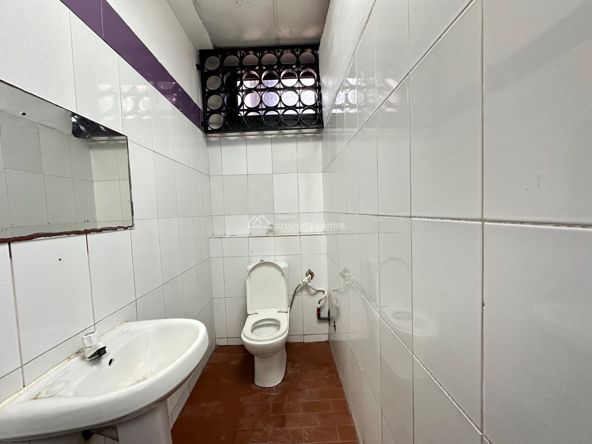 Premium Commercial Property for Lease Measuring 435sqm Land, Marina, Lagos Island, Lagos, Plaza / Complex / Mall for Sale