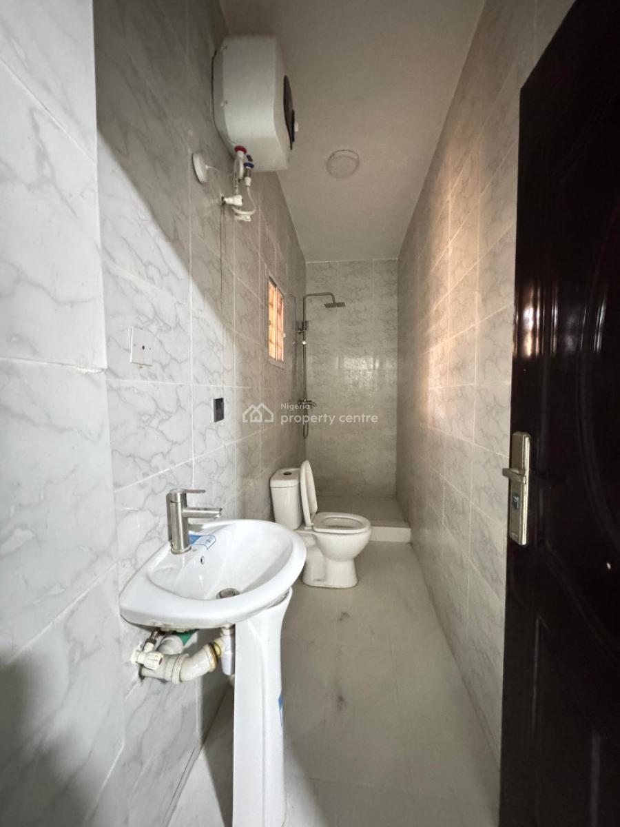 Cozy 2  Bedroom Apartment, Orchid Road, Lekki, Lagos, Flat / Apartment for Sale