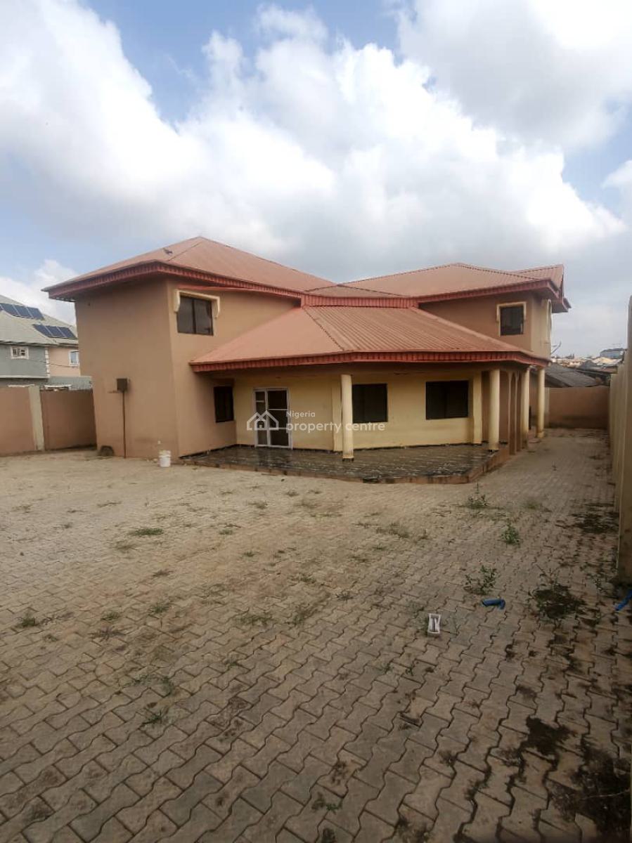 Standard 5 Bedroom Detached Duplex with Necessary Facilities, Behind New Life Private School Oluyole Ibadan, Ibadan South-west, Oyo, Detached Duplex for Rent