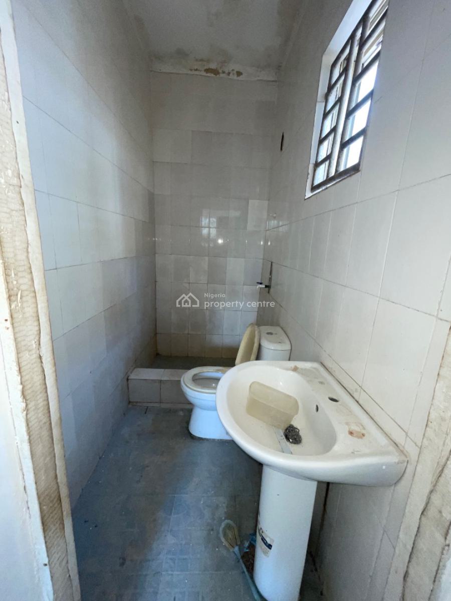 a Spacious Room Self Contained, Off Mobil Road, Lekki, Lagos, Self Contain (single Rooms) for Rent