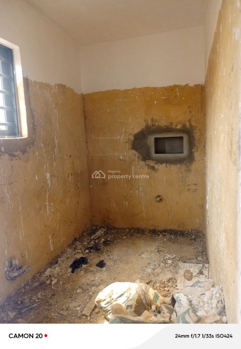 Lovely 3 Bedroom Apartment with Bq in a Serene Environment Perfect for, Yaba, Lagos, Flat / Apartment for Sale