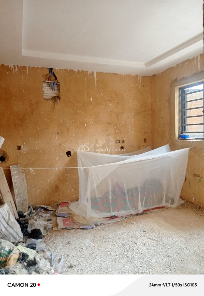 Lovely 3 Bedroom Apartment with Bq in a Serene Environment Perfect for, Yaba, Lagos, Flat / Apartment for Sale