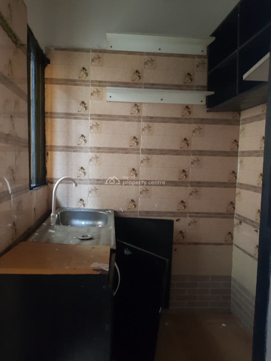 1 Bedroom Apartment, Ilasan, Lekki, Lagos, Mini Flat (room and Parlour) for Rent