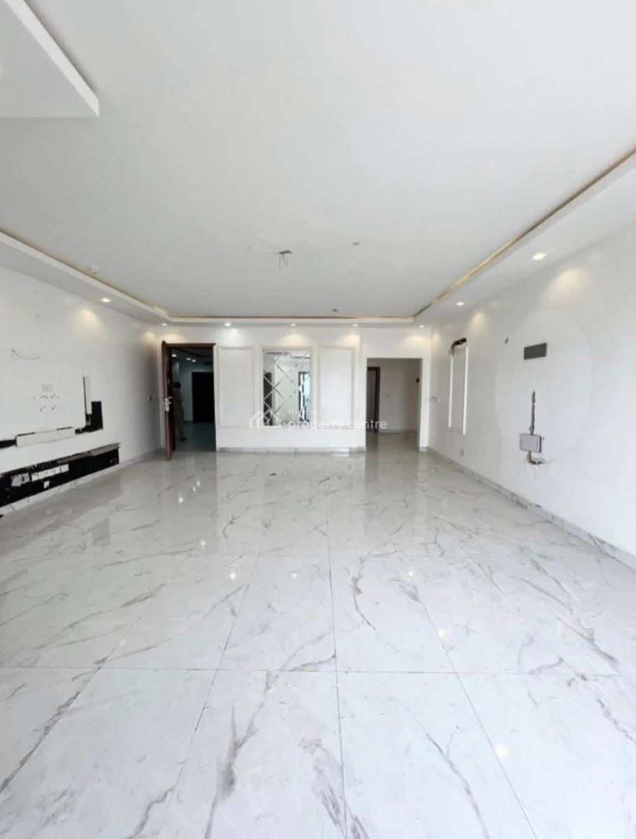 Well Built 3 Bedroom Apartment, Lekki Phase 1, Lekki, Lagos, Block of Flats for Sale