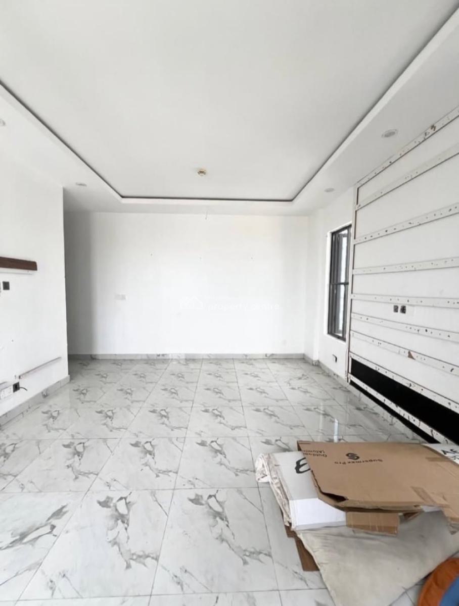 Well Built 3 Bedroom Apartment, Lekki Phase 1, Lekki, Lagos, Block of Flats for Sale