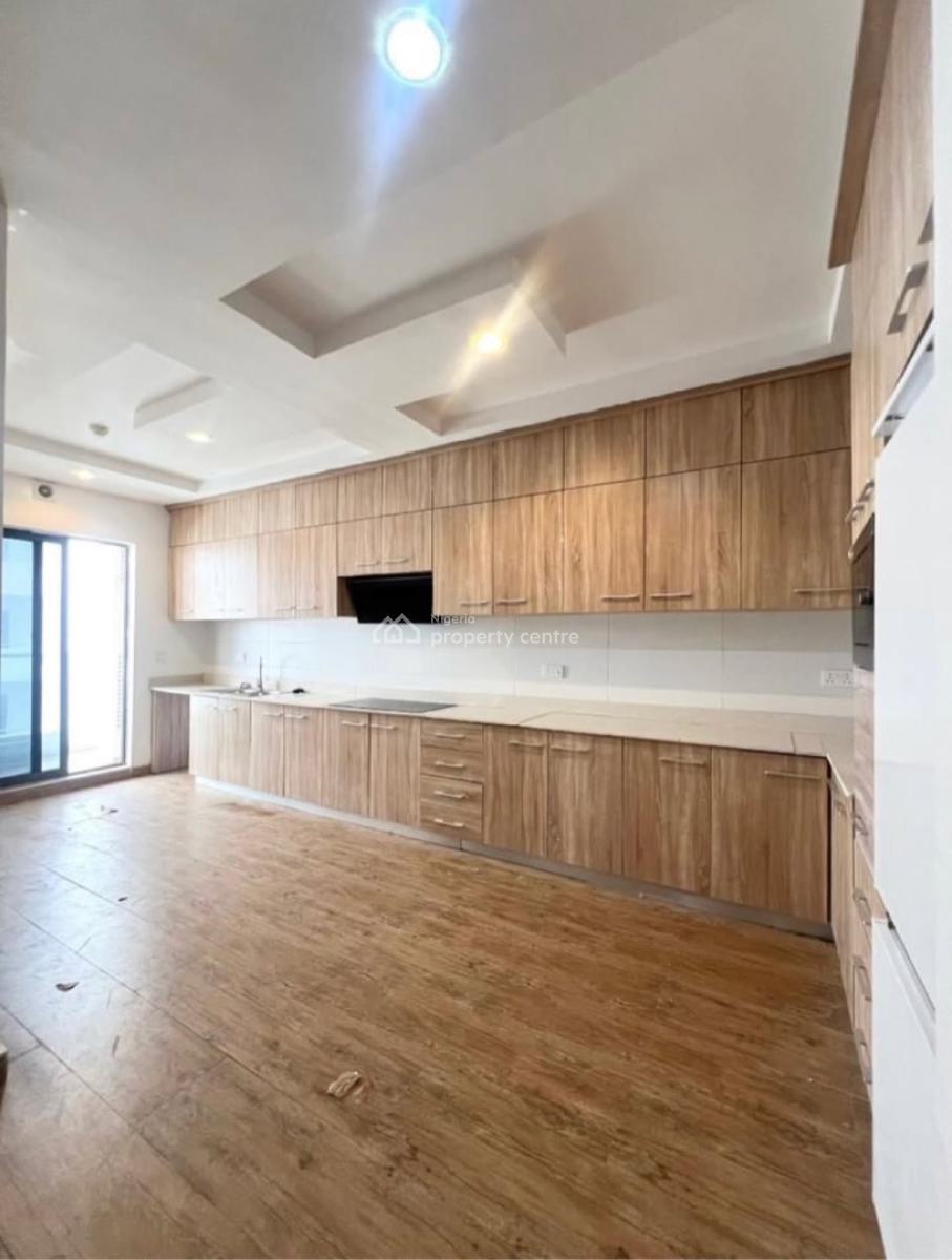 Well Built 3 Bedroom Apartment, Lekki Phase 1, Lekki, Lagos, Block of Flats for Sale