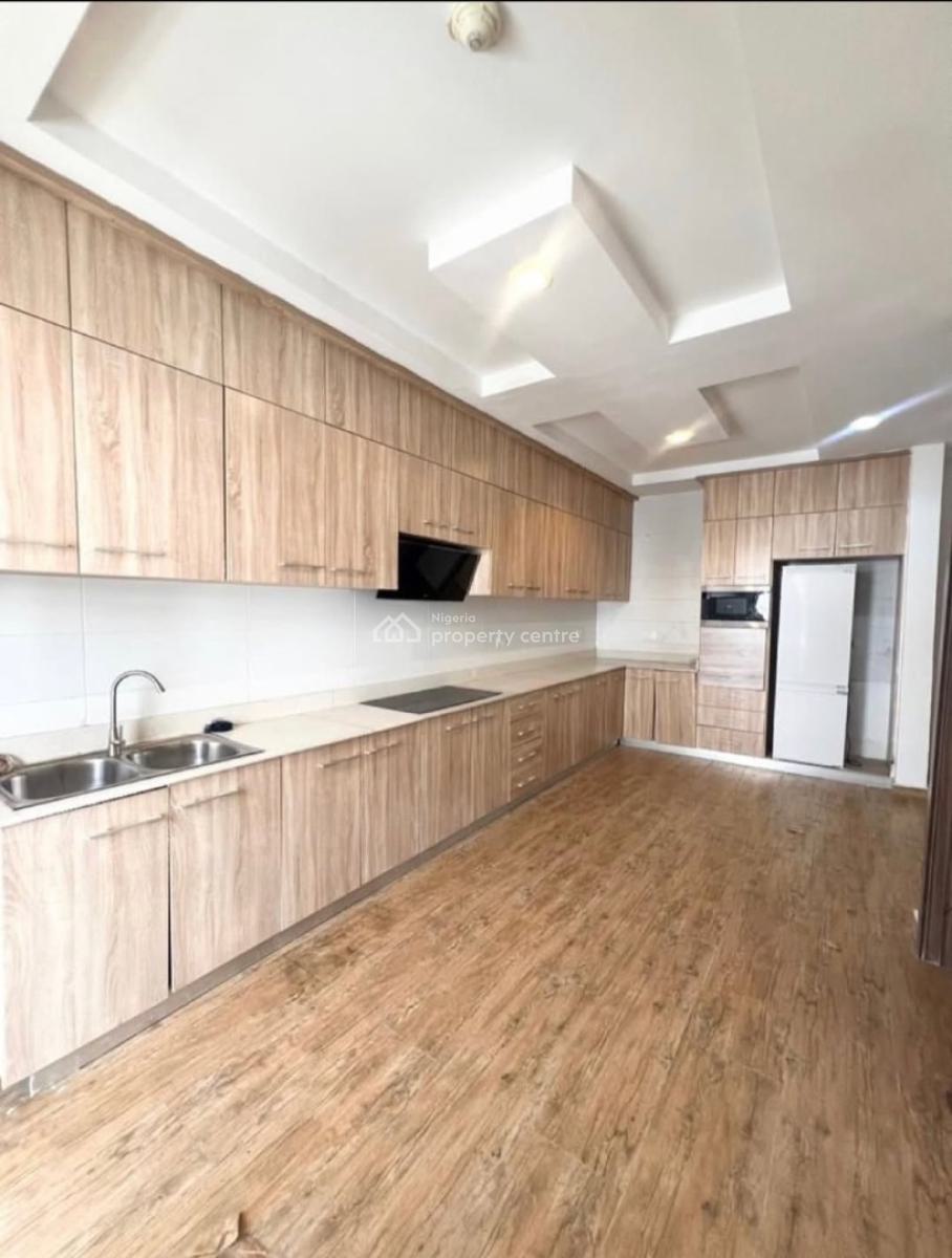 Well Built 3 Bedroom Apartment, Lekki Phase 1, Lekki, Lagos, Block of Flats for Sale