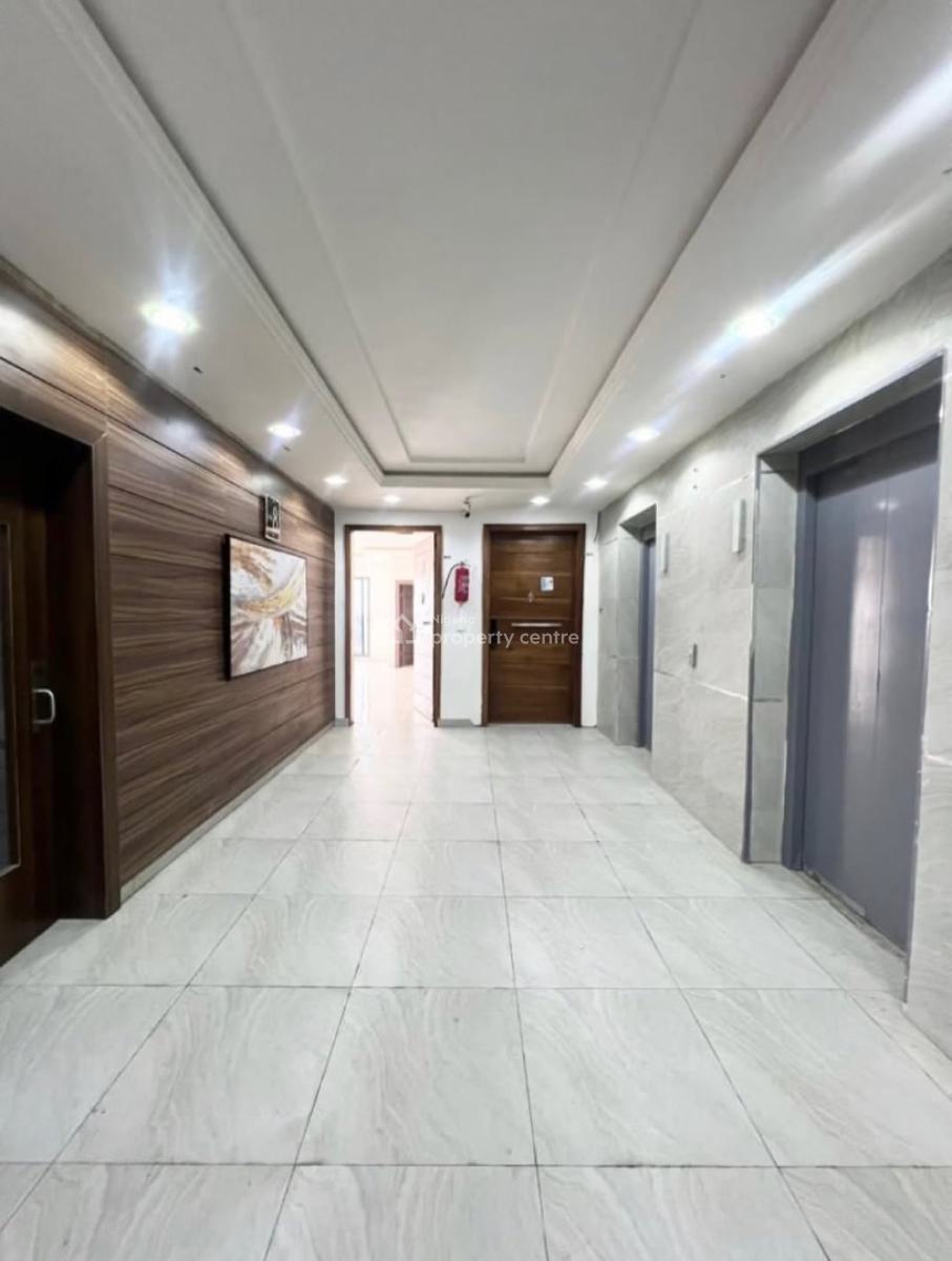 Well Built 3 Bedroom Apartment, Lekki Phase 1, Lekki, Lagos, Block of Flats for Sale