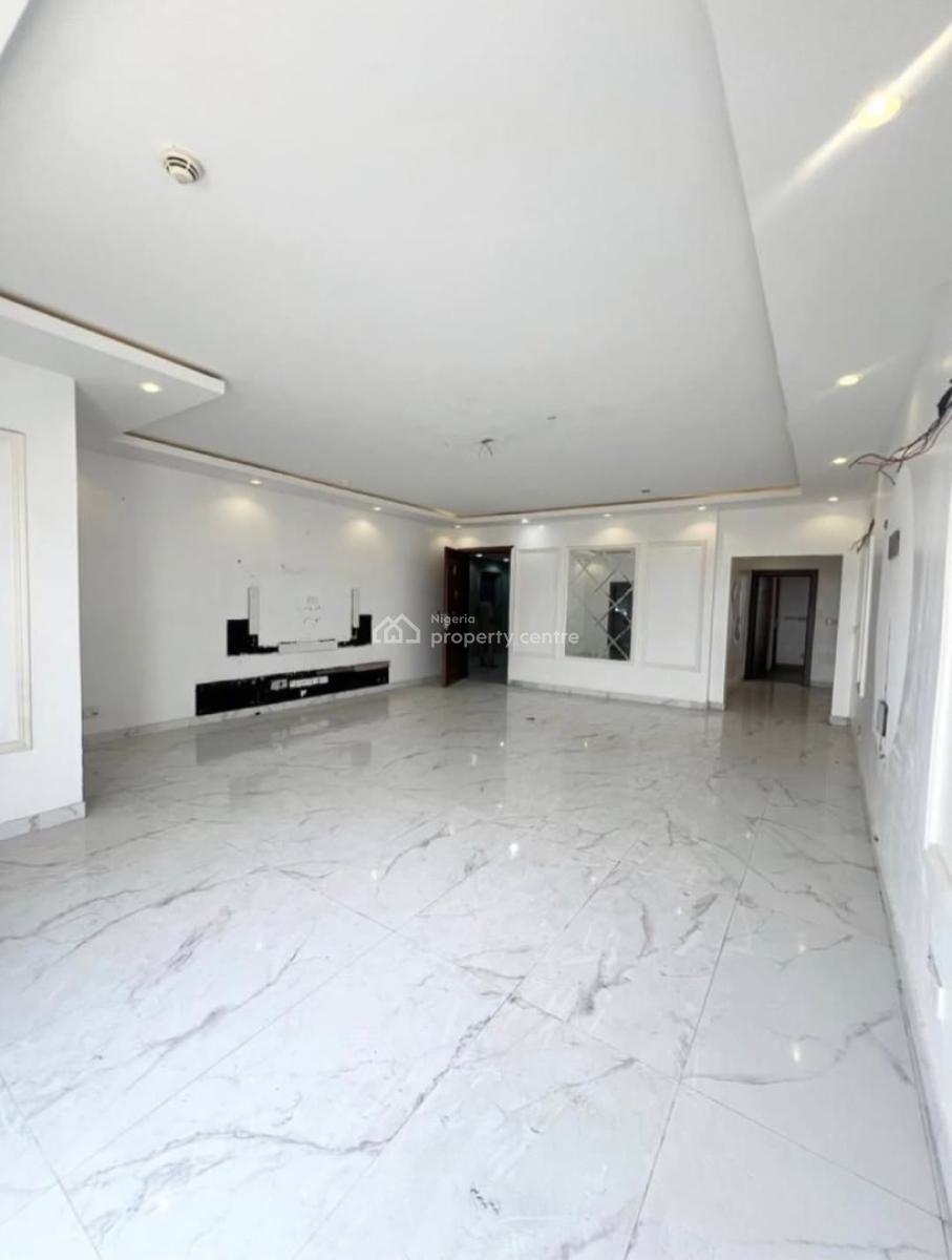 Well Built 3 Bedroom Apartment, Lekki Phase 1, Lekki, Lagos, Block of Flats for Sale