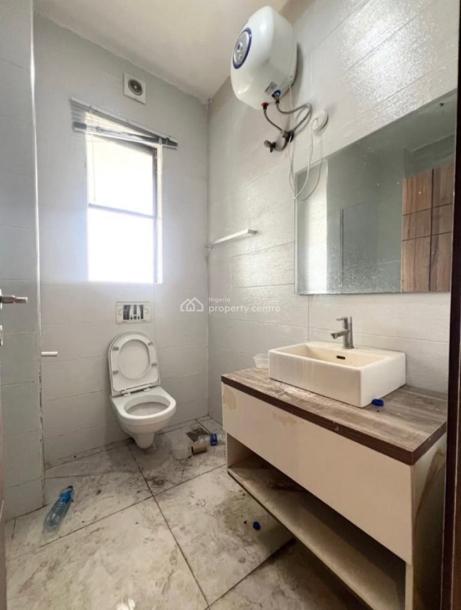 Well Built 3 Bedroom Apartment, Lekki Phase 1, Lekki, Lagos, Block of Flats for Sale