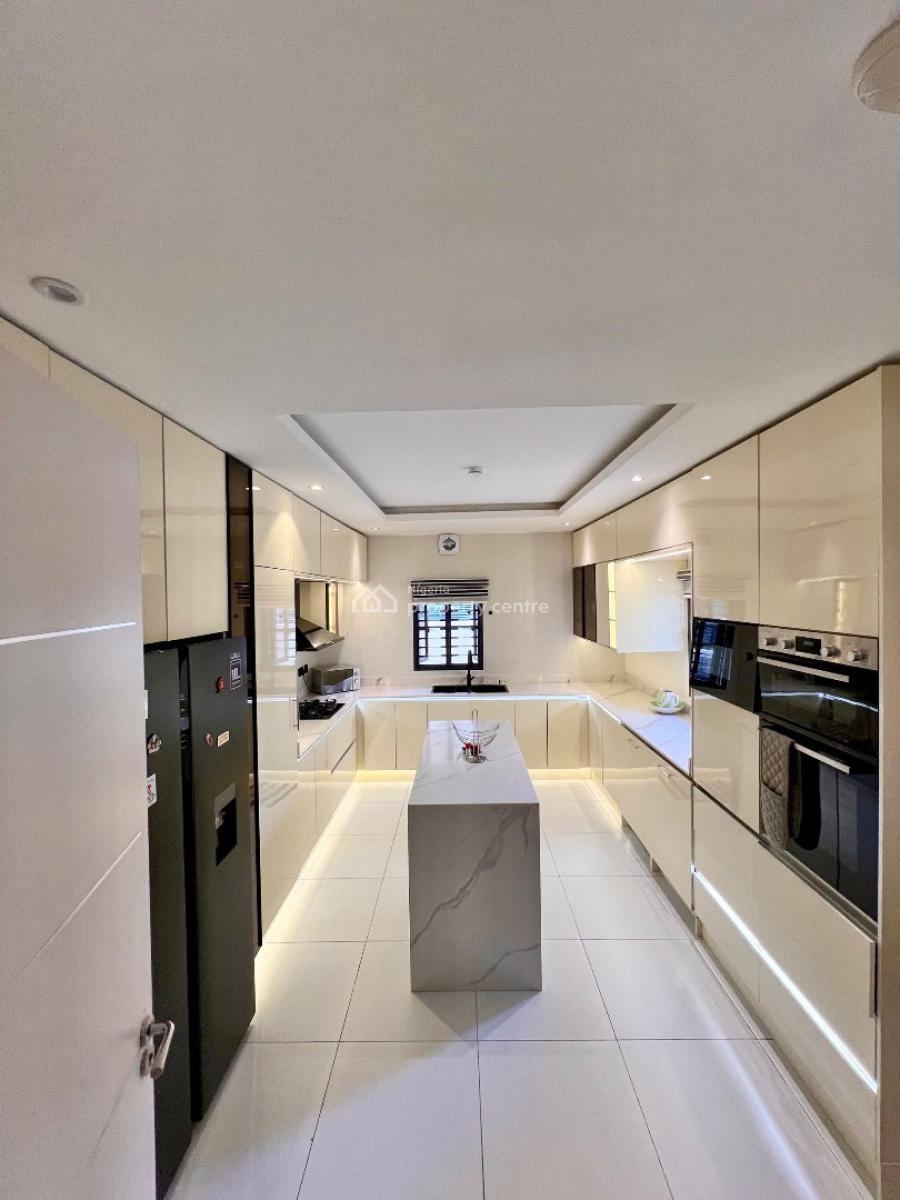 a Spacious 5-bedroom Fully Detached, Hampton Lake, Lekki Phase 2, Lekki, Lagos, Detached Duplex for Sale