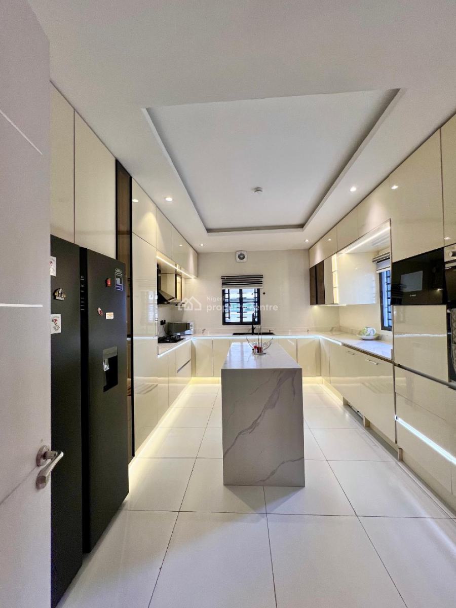 a Spacious 5-bedroom Fully Detached, Hampton Lake, Lekki Phase 2, Lekki, Lagos, Detached Duplex for Sale