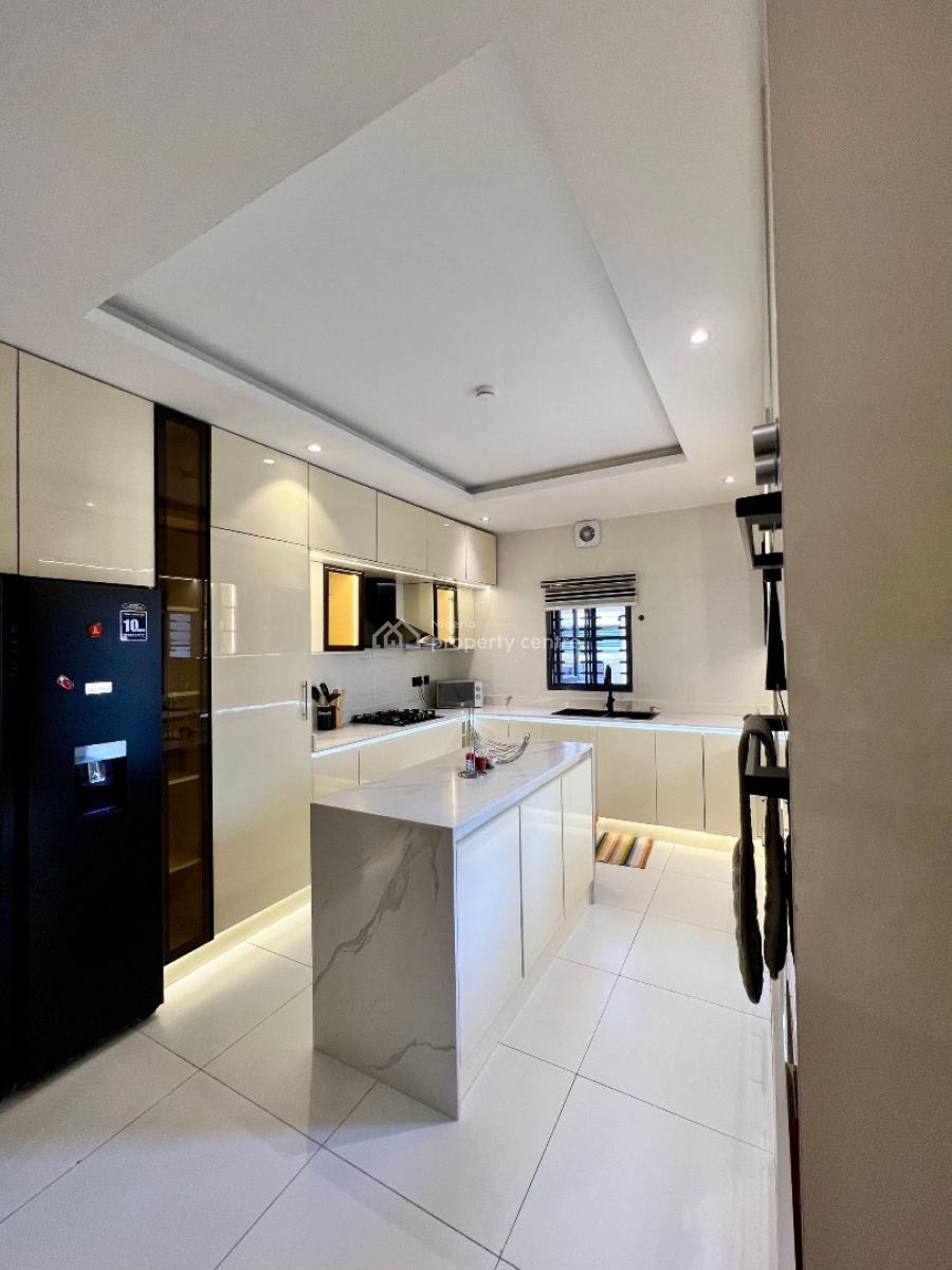 a Spacious 5-bedroom Fully Detached, Hampton Lake, Lekki Phase 2, Lekki, Lagos, Detached Duplex for Sale