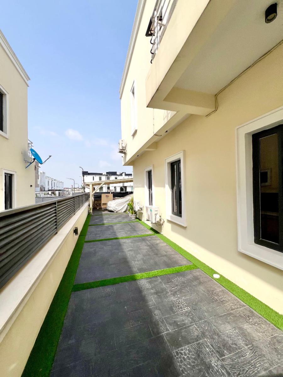 a Spacious 5-bedroom Fully Detached, Hampton Lake, Lekki Phase 2, Lekki, Lagos, Detached Duplex for Sale