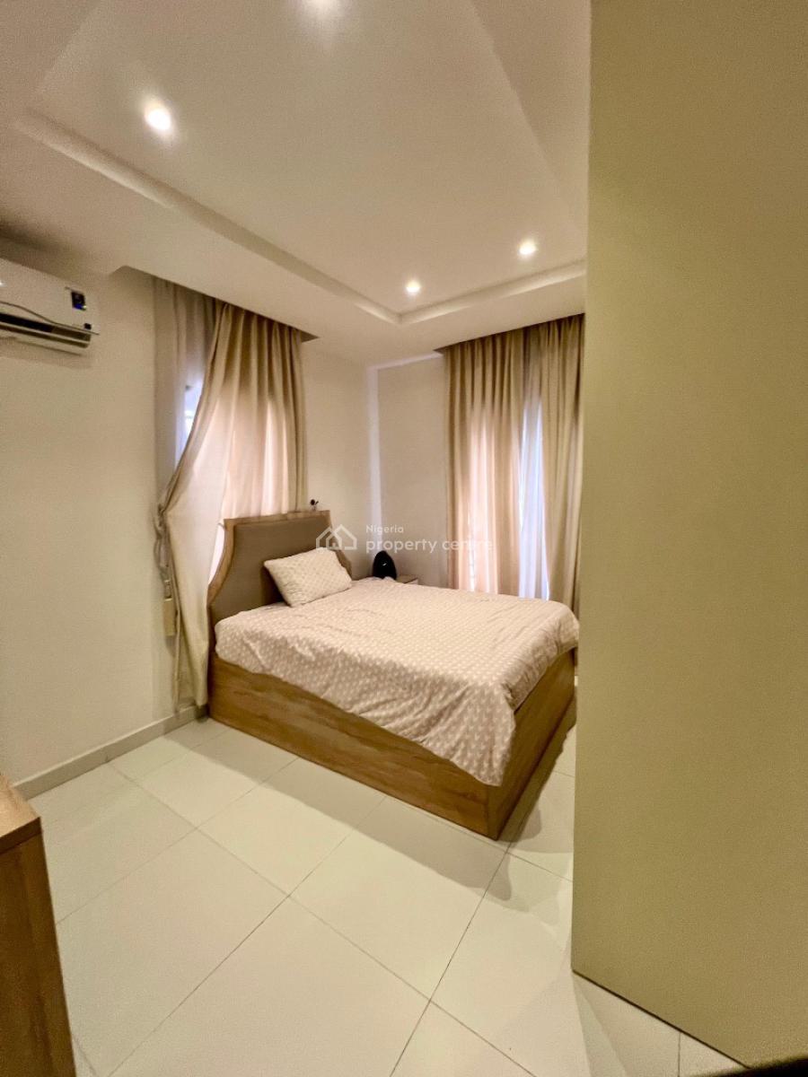 a Spacious 5-bedroom Fully Detached, Hampton Lake, Lekki Phase 2, Lekki, Lagos, Detached Duplex for Sale