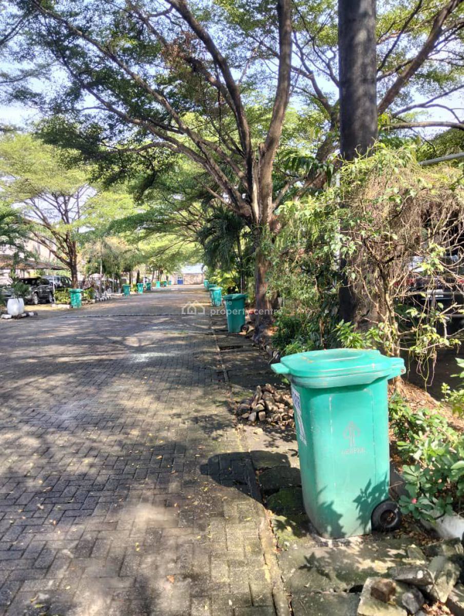 4) Bedroom Semi Detached House with En-suite Toilets, Fitted Bathrooms, Lekki Phase 1, Lekki, Lagos, Semi-detached Duplex for Rent