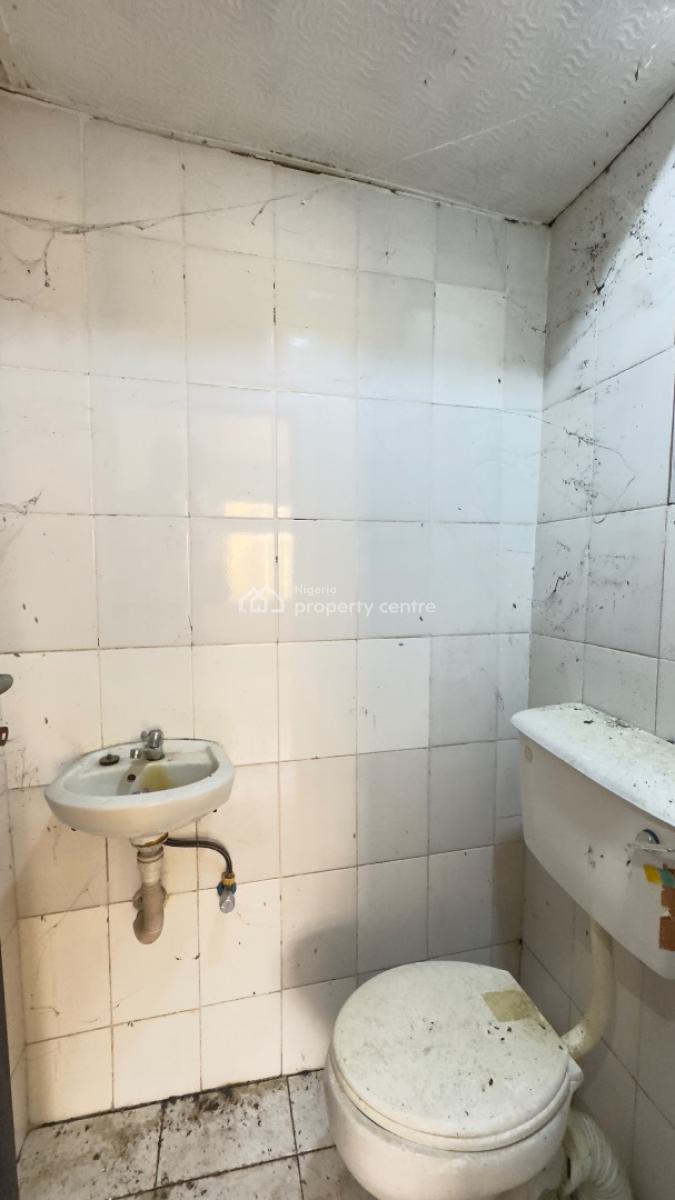 Newly Vacated 1 Bed Flat, 3rd Ave Gwarinpa, Gwarinpa, Abuja, Flat / Apartment for Rent