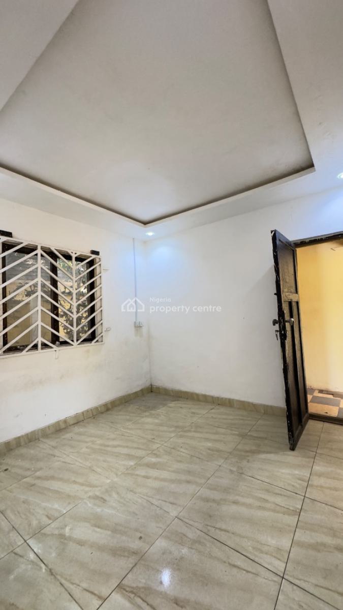 Newly Vacated 1 Bed Flat, 3rd Ave Gwarinpa, Gwarinpa, Abuja, Flat / Apartment for Rent