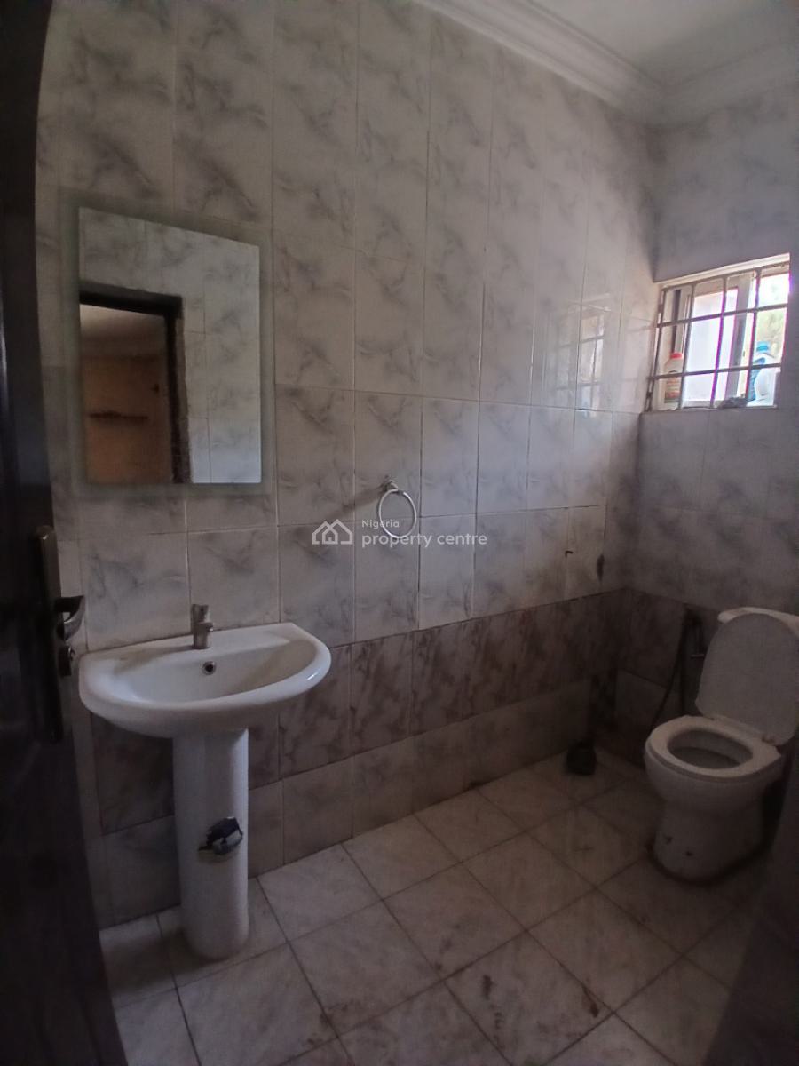 Distress 3 Bedroom All Rooms in Suite, Gaduwa, Abuja, Flat / Apartment for Sale