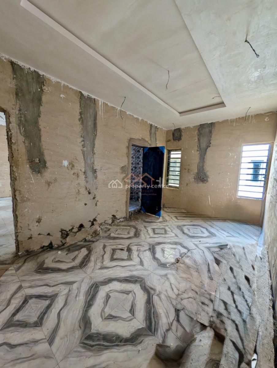 Block of Flats (2-bedroom Apartments ), Location: Chief Lateef Oyelade, Ringroad Gra, Ibadan, Ibadan, Oyo, House for Sale