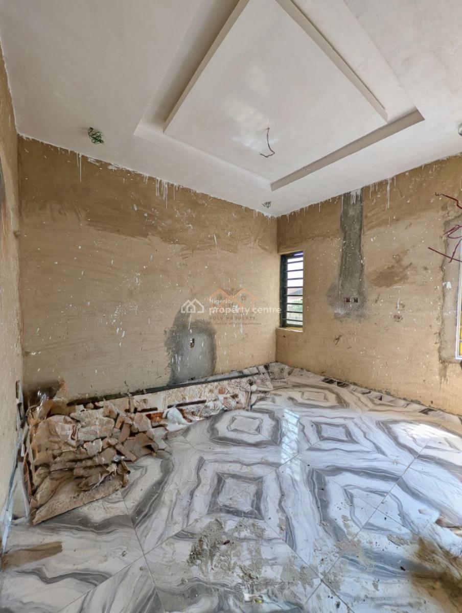 Block of Flats (2-bedroom Apartments ), Location: Chief Lateef Oyelade, Ringroad Gra, Ibadan, Ibadan, Oyo, House for Sale