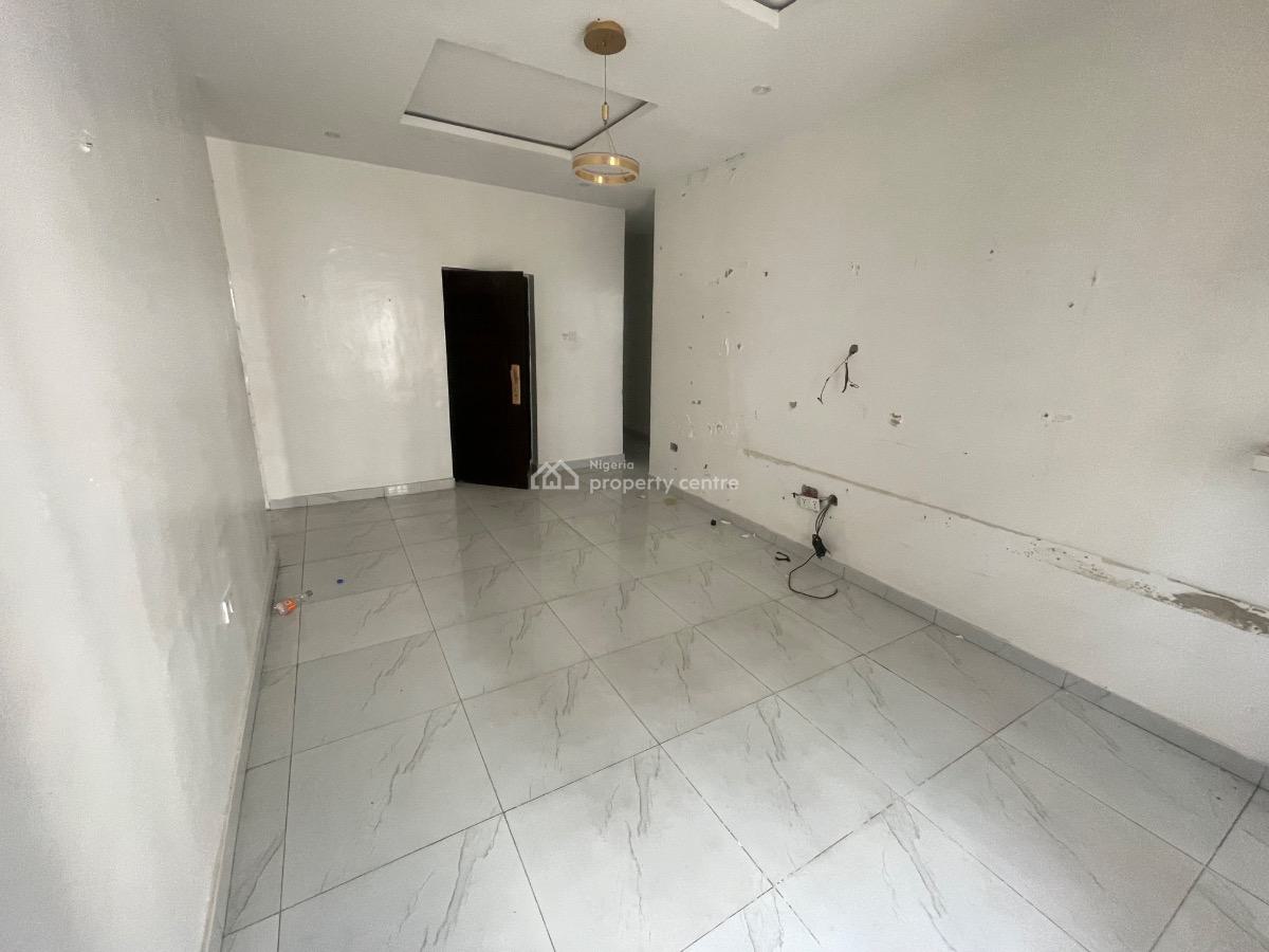 Spacious 2 Bedroom Flat, Ologolo, Ologolo, Lekki, Lagos, Flat / Apartment for Rent