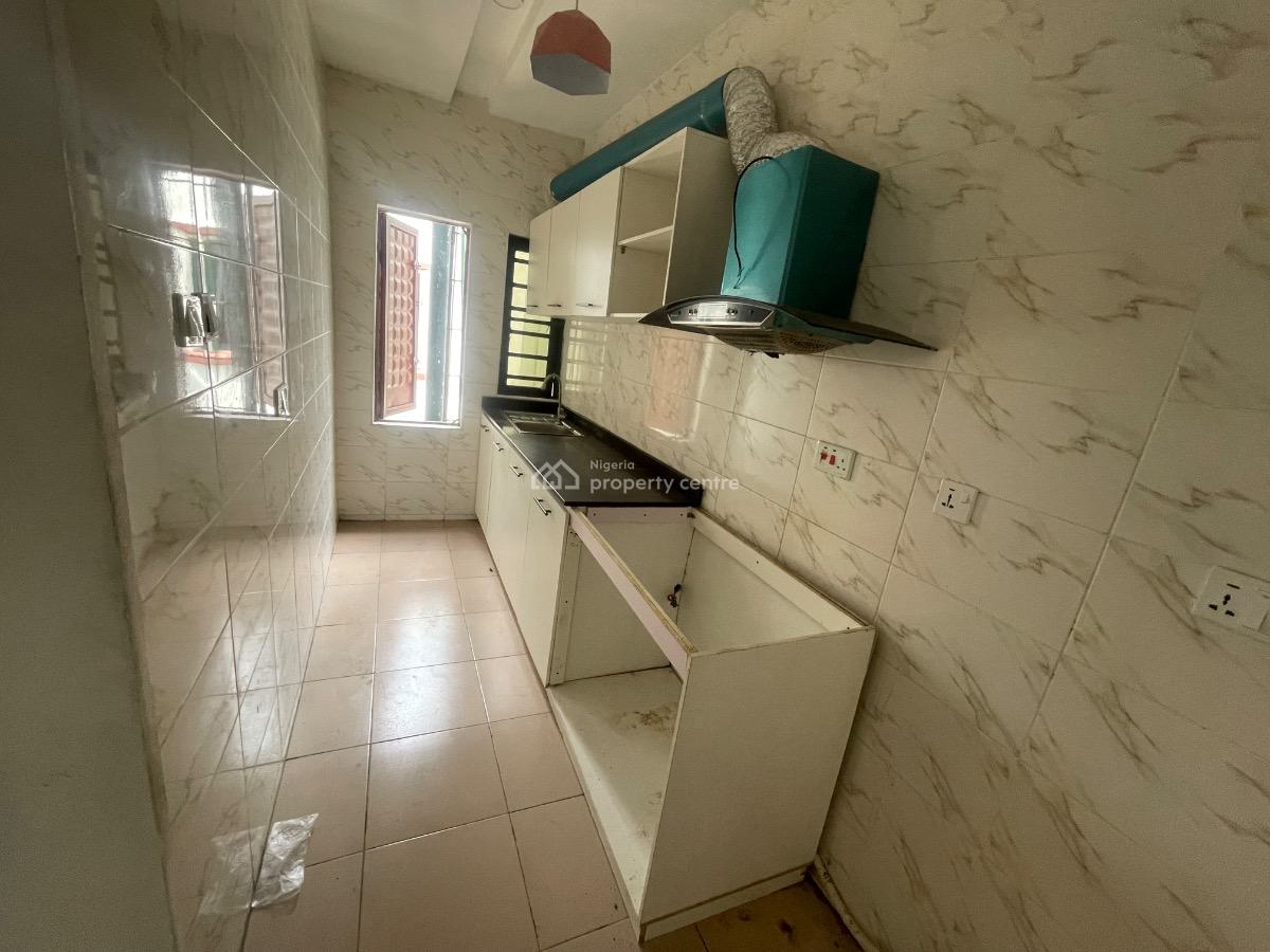 Spacious 2 Bedroom Flat, Ologolo, Ologolo, Lekki, Lagos, Flat / Apartment for Rent