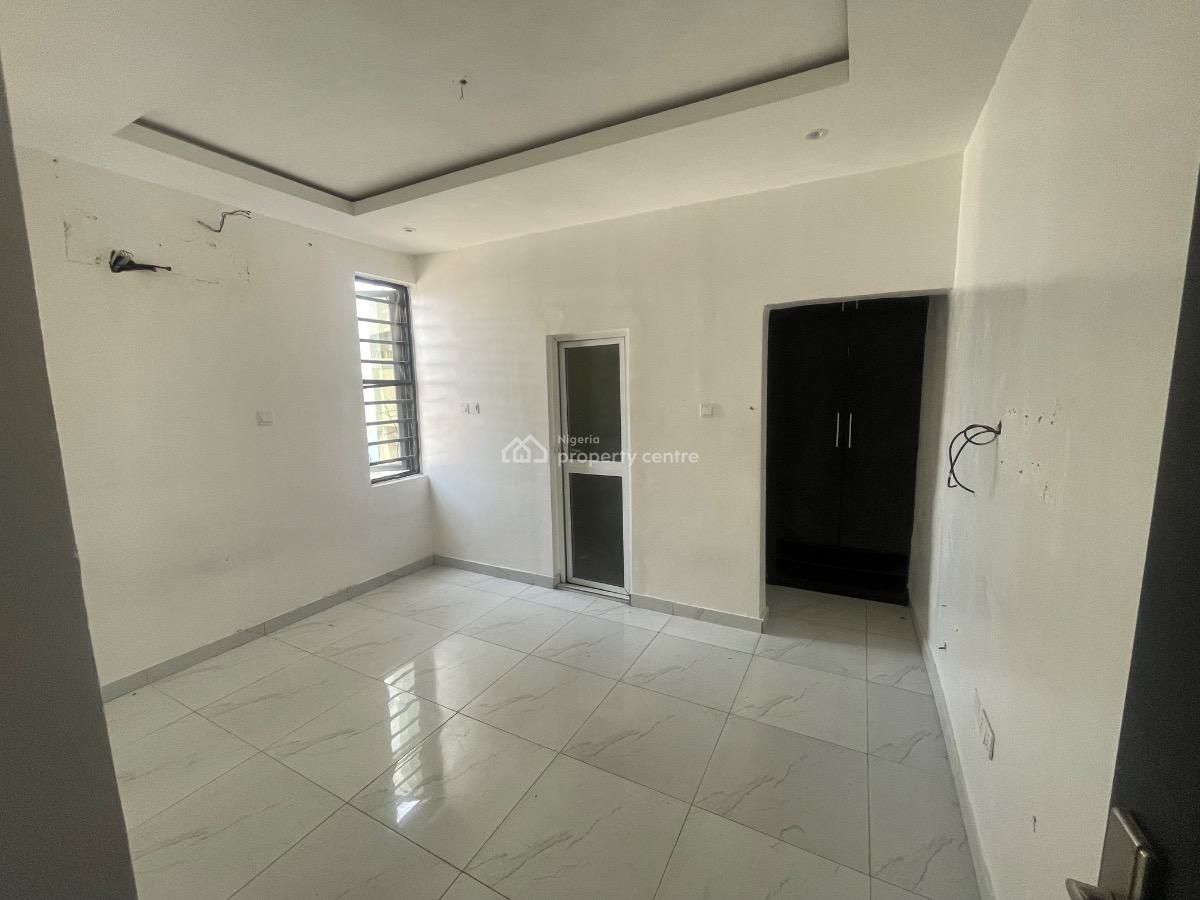 Spacious 2 Bedroom Flat, Ologolo, Ologolo, Lekki, Lagos, Flat / Apartment for Rent
