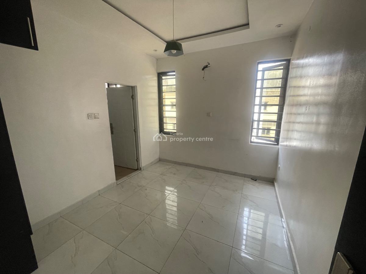 Spacious 2 Bedroom Flat, Ologolo, Ologolo, Lekki, Lagos, Flat / Apartment for Rent