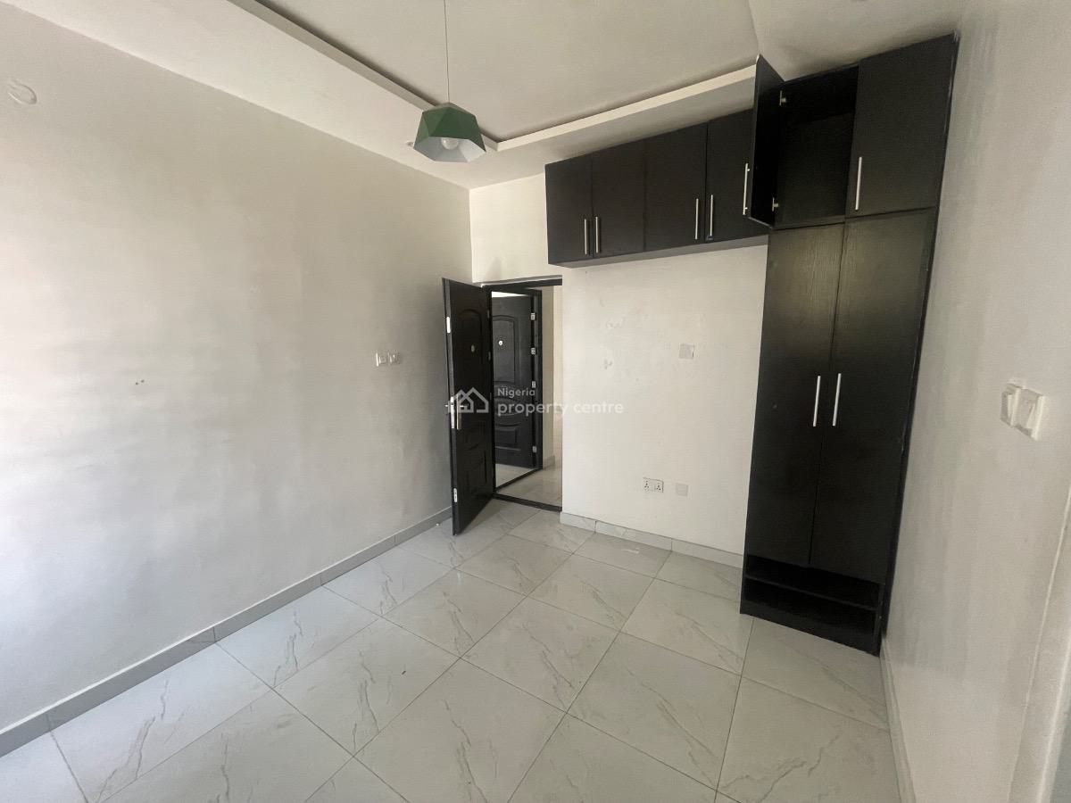 Spacious 2 Bedroom Flat, Ologolo, Ologolo, Lekki, Lagos, Flat / Apartment for Rent