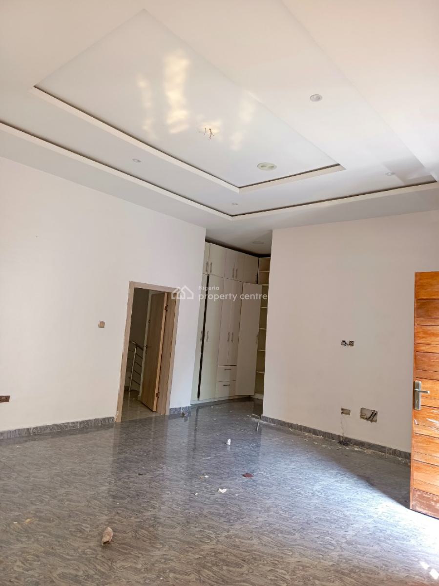 Spacious Master Bedroom Upstairs with Balcony, Orchid Road By The Roundabout, Lekki, Lagos, Flat / Apartment for Rent