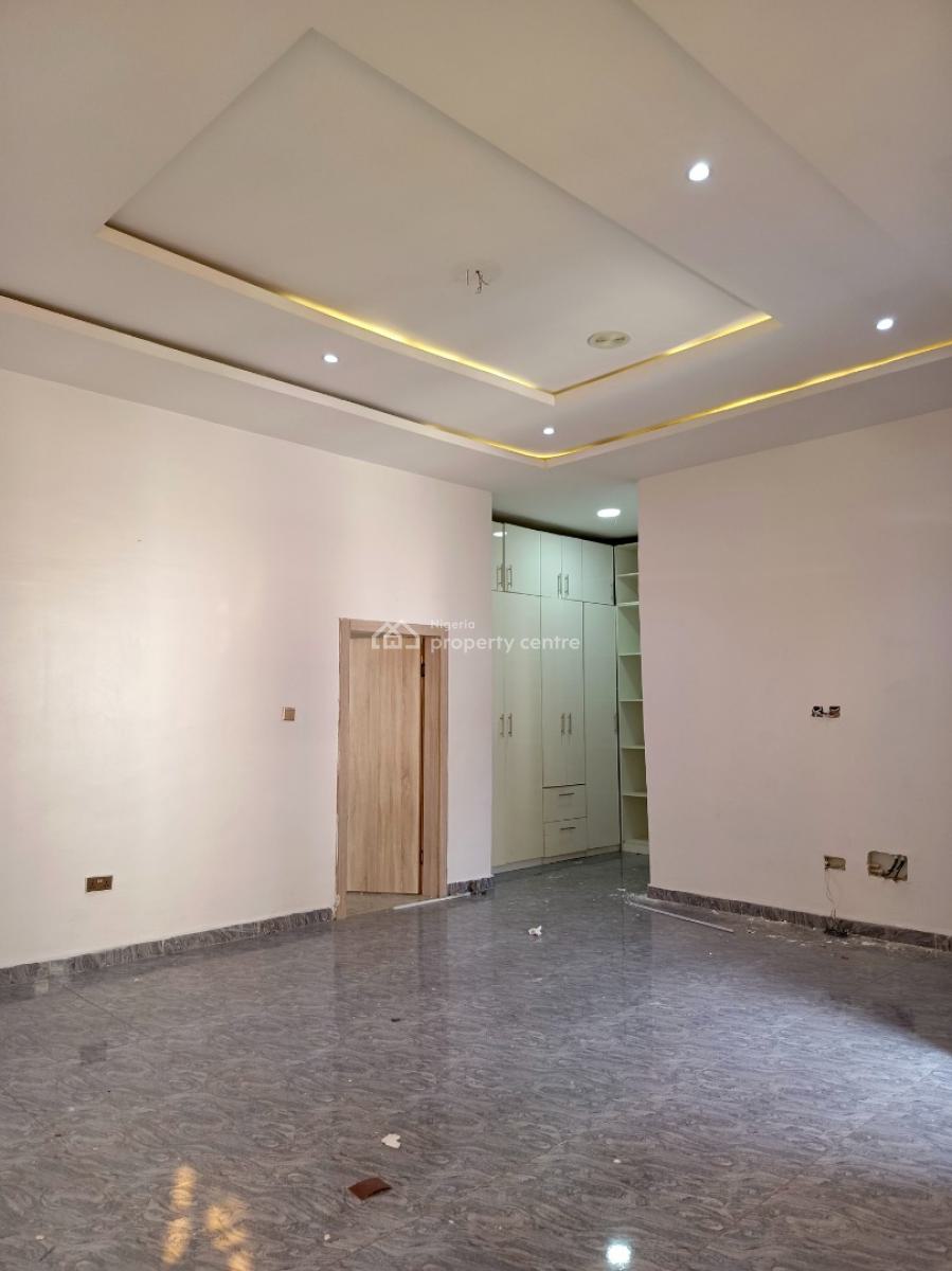 Spacious Master Bedroom Upstairs with Balcony, Orchid Road By The Roundabout, Lekki, Lagos, Flat / Apartment for Rent