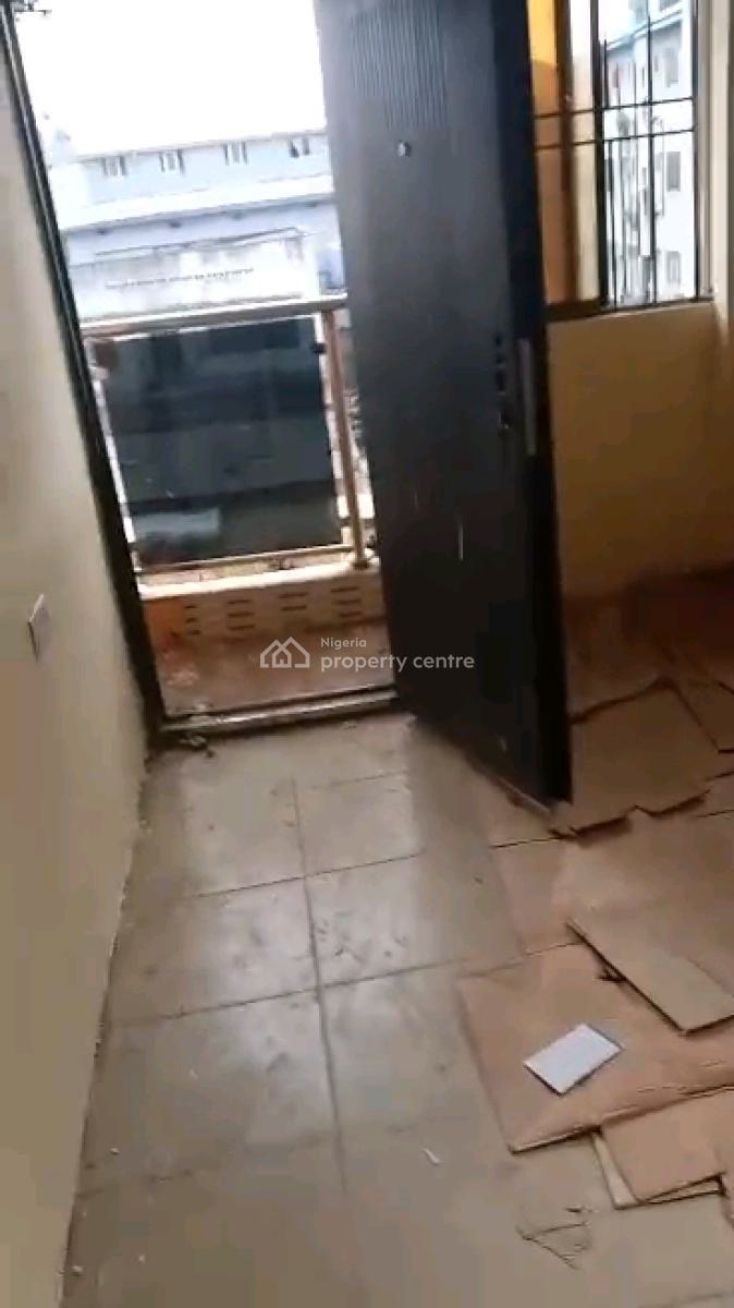 Newly Built 2bedroom Upstairs & Ground Floor Wi, Herbert Macauley Way, Adekunle, Yaba, Lagos, Flat / Apartment for Rent