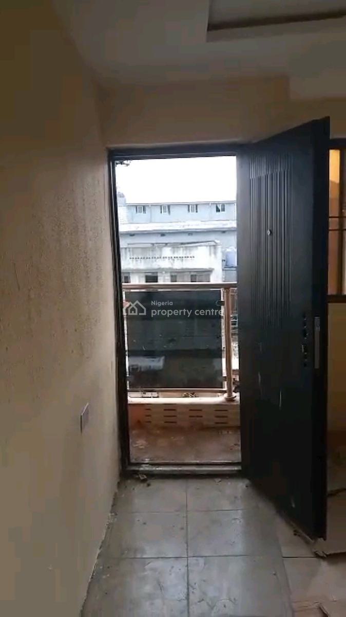 Newly Built 2bedroom Upstairs & Ground Floor Wi, Herbert Macauley Way, Adekunle, Yaba, Lagos, Flat / Apartment for Rent