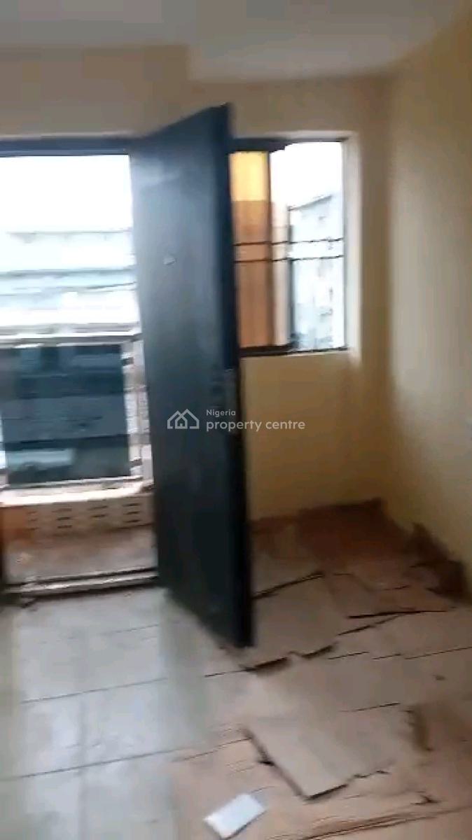 Newly Built 2bedroom Upstairs & Ground Floor Wi, Herbert Macauley Way, Adekunle, Yaba, Lagos, Flat / Apartment for Rent