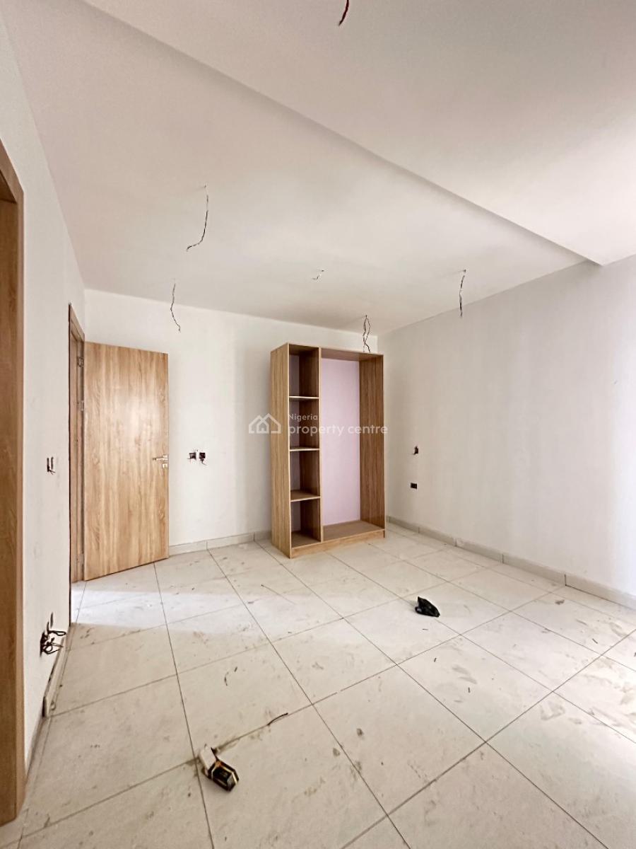 Spacious 2 Bedroom Apartment, Lekki Phase 1, Lekki, Lagos, Flat / Apartment for Sale