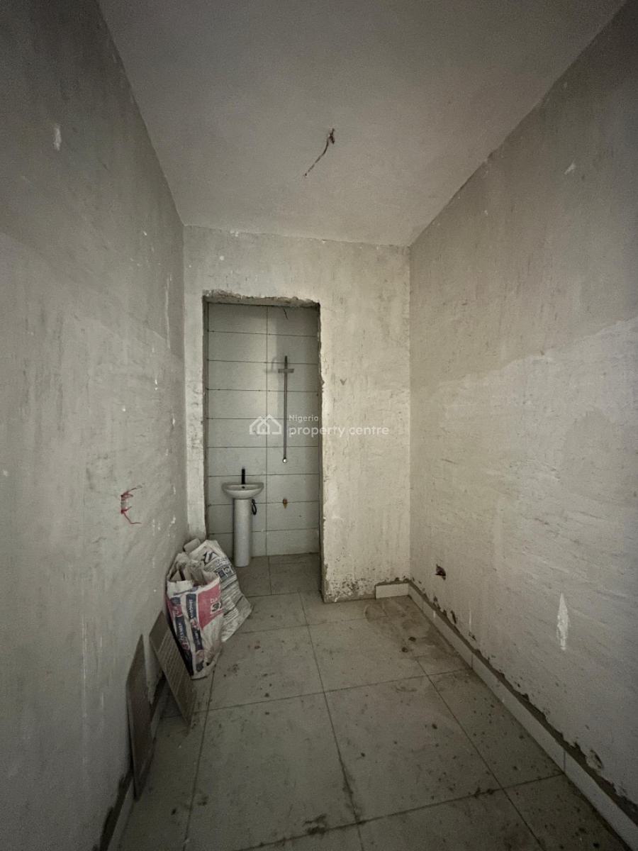 Spacious 2 Bedroom Apartment, Lekki Phase 1, Lekki, Lagos, Flat / Apartment for Sale