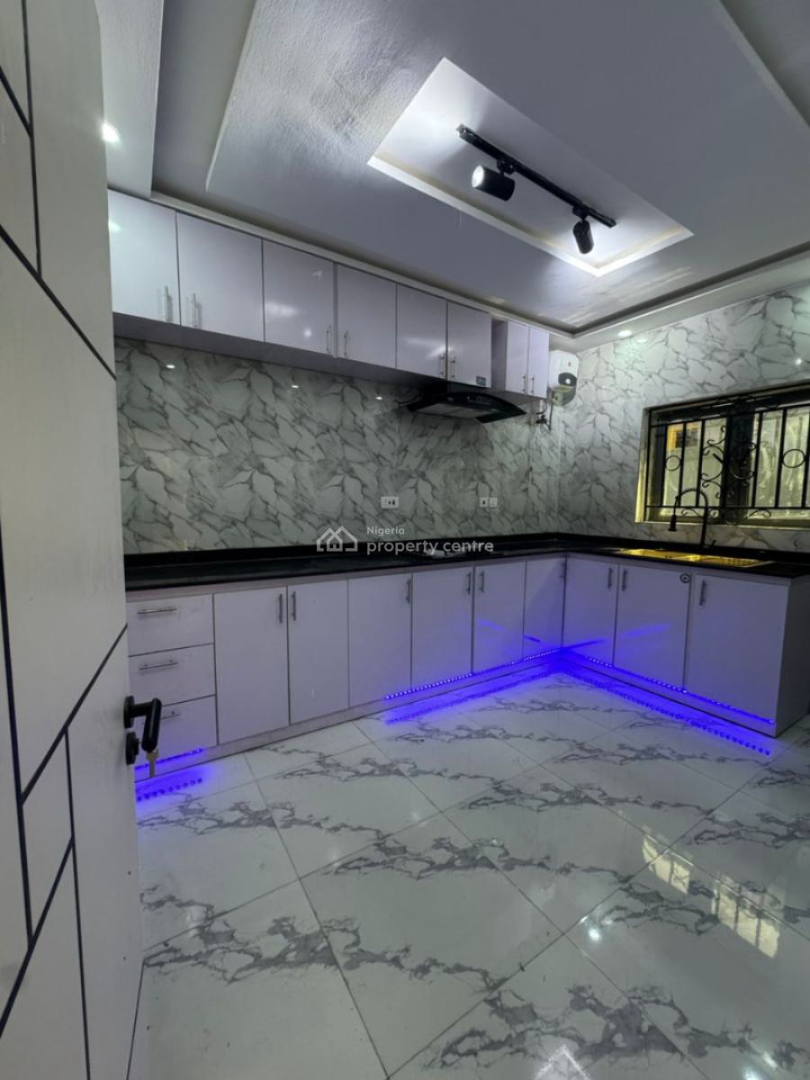 3-bedroom Bungalow +1-bedroom Flat Bq, Location:ateere, Akala Express, Ibadan, Ibadan, Oyo, House for Sale