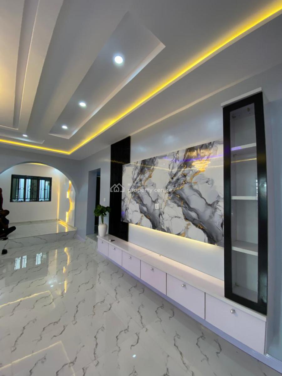 3-bedroom Bungalow +1-bedroom Flat Bq, Location:ateere, Akala Express, Ibadan, Ibadan, Oyo, House for Sale