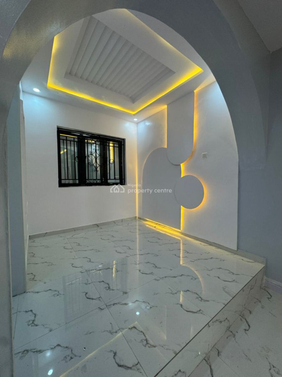 3-bedroom Bungalow +1-bedroom Flat Bq, Location:ateere, Akala Express, Ibadan, Ibadan, Oyo, House for Sale