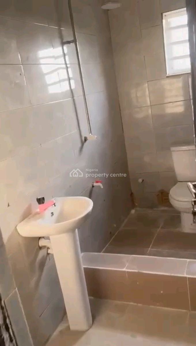 a Newly Built and Spacious 2bedroom Apartment, Oloruntoyin Street, Oworonshoki, Shomolu, Lagos, Flat / Apartment for Rent